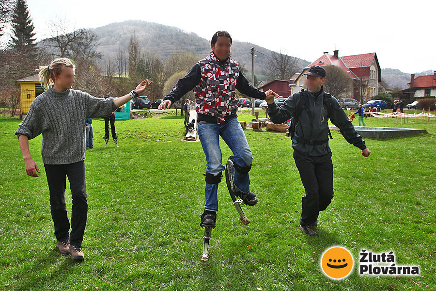 firemní akce na žluté plovárně, teambuilding